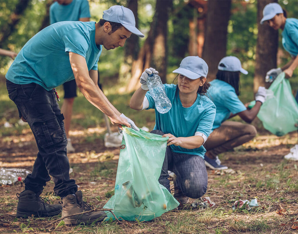 Minnesota Trash Cleanup Volunteers